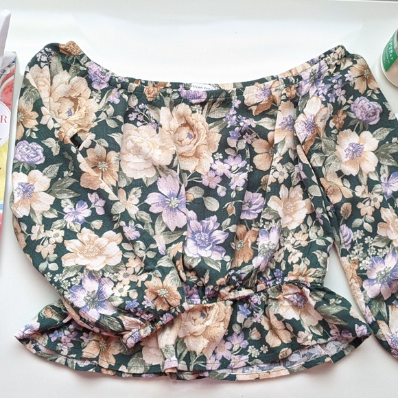 AE Printed Long Sleeve Off-The-Shoulder Blouse - Picture 2 of 10